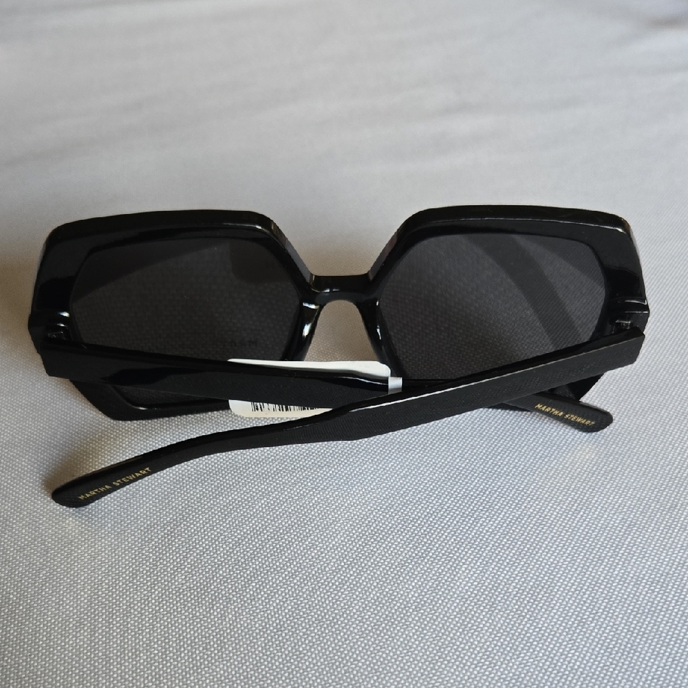 NWT Martha Stewart Hexagonal Black Sunglasses - Picture 2 of 3